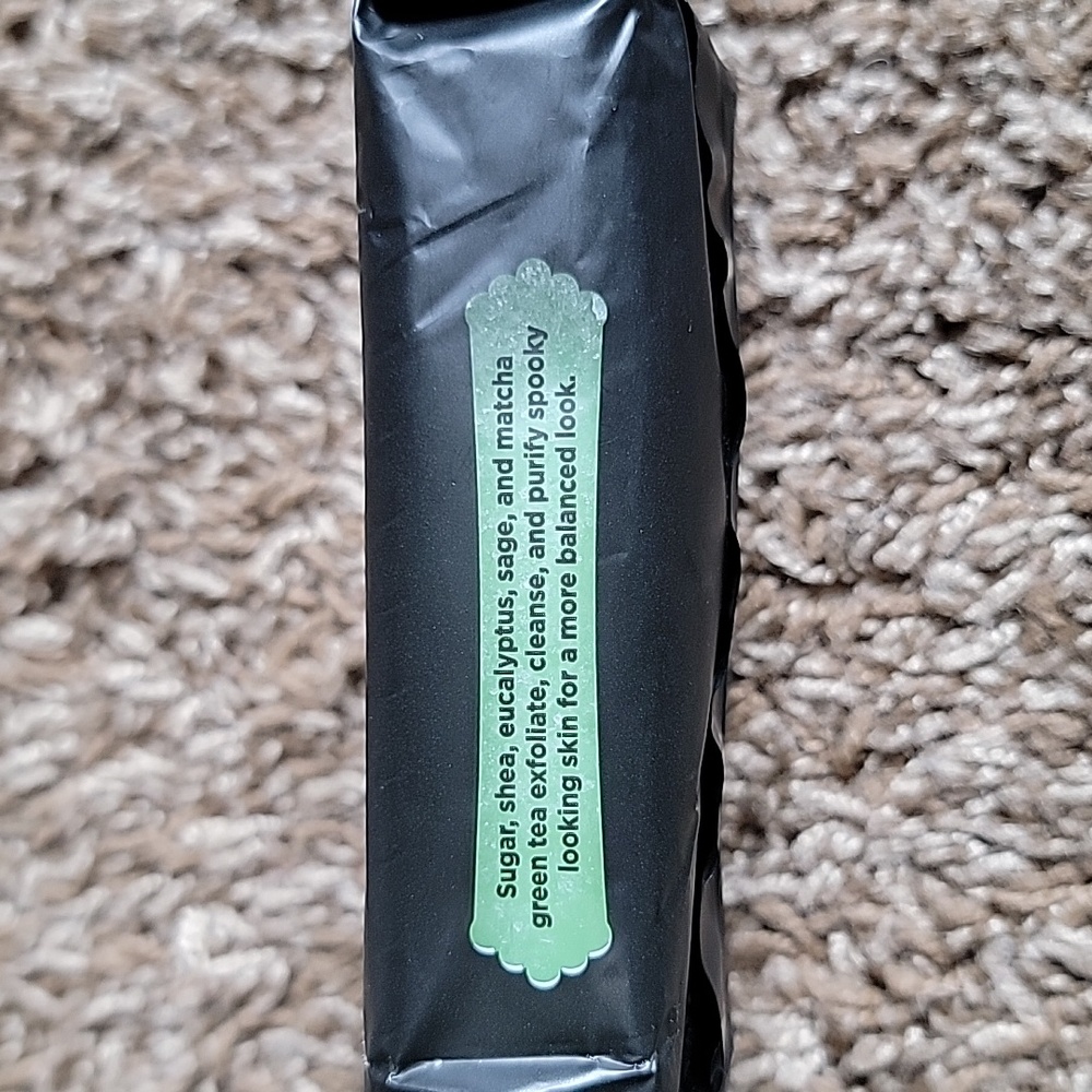 Perfectly Posh Halloween Self Care Bundle 🎃 Mask + Snarky Bar + Makeup Bag - Picture 5 of 16